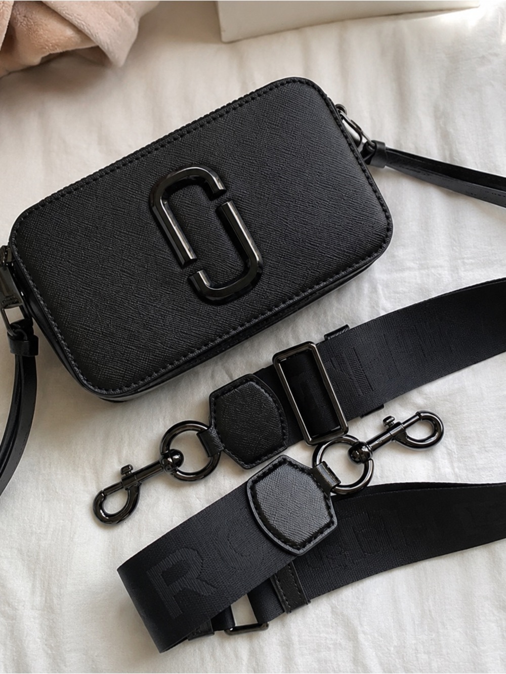 Marc Jacobs Black Double-J Saffiano Crossbody Camera Bag - Picture 2 of 4